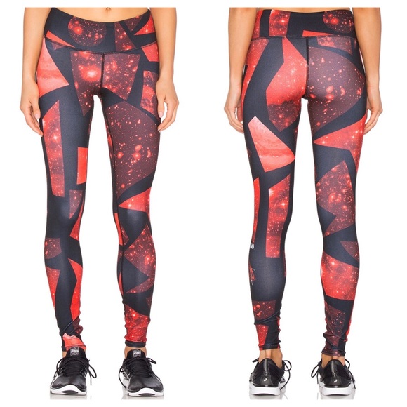 ALO Yoga Pants - NEW alo Yoga Airbrush Legging in Volcano Space
